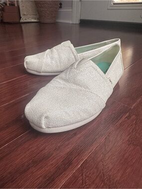 NWOT Toms White/Silver Sparkle Classic Alpargata Flats